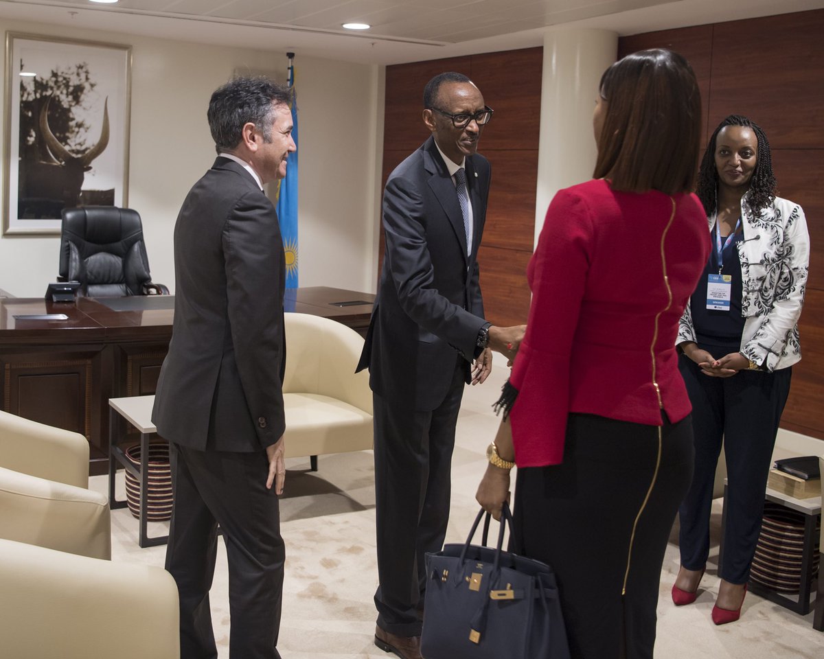 patriciaobozuwa's tweet photo. Yesterday I was honored to be part of a GE delegation that met the President of Rwanda, His Excellency, Mr. Paul Kagame and Minister for Trade and Industry, Soraya Hakizumuremyi #acf2019 https://t.co/1IFNYUmlc4
