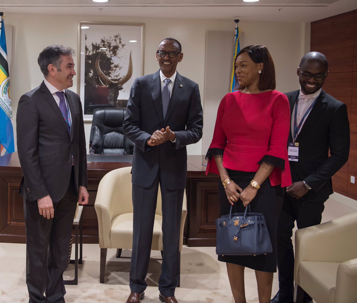 patriciaobozuwa's tweet photo. Yesterday I was honored to be part of a GE delegation that met the President of Rwanda, His Excellency, Mr. Paul Kagame and Minister for Trade and Industry, Soraya Hakizumuremyi #acf2019 https://t.co/1IFNYUmlc4