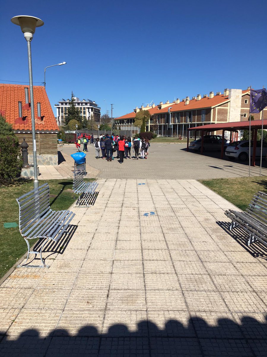 LifeInEnglishAB's tweet photo. Ready for a new adventure. During this afternoon our students are going to visit the beautiful town of Palencia. They will discover its nicest parks, monuments and buildings. #6thgraders #languageimmersion CEIP Alonso Berruguete @alonsoberruguet https://t.co/cjhbR5XPrX