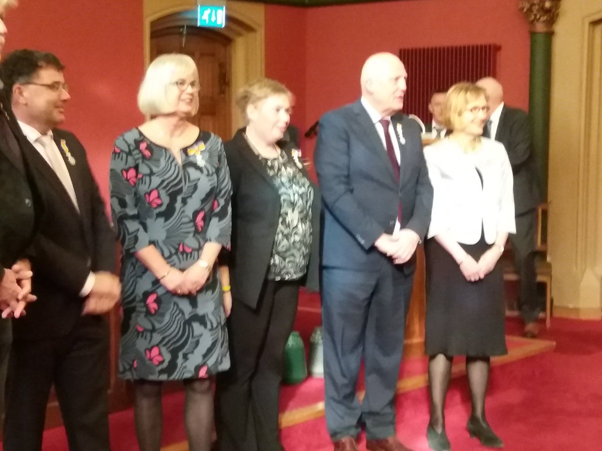 Een koninklijke onderscheiding voor statenleden. <a href="/Fernande_bt/">Fernande Teernstra</a> @JoseVroonland <a href="/TeusDorrepaal/">Teus Dorrepaal</a> <a href="/cdafryslan/">CDA Fryslân</a> #tigetank