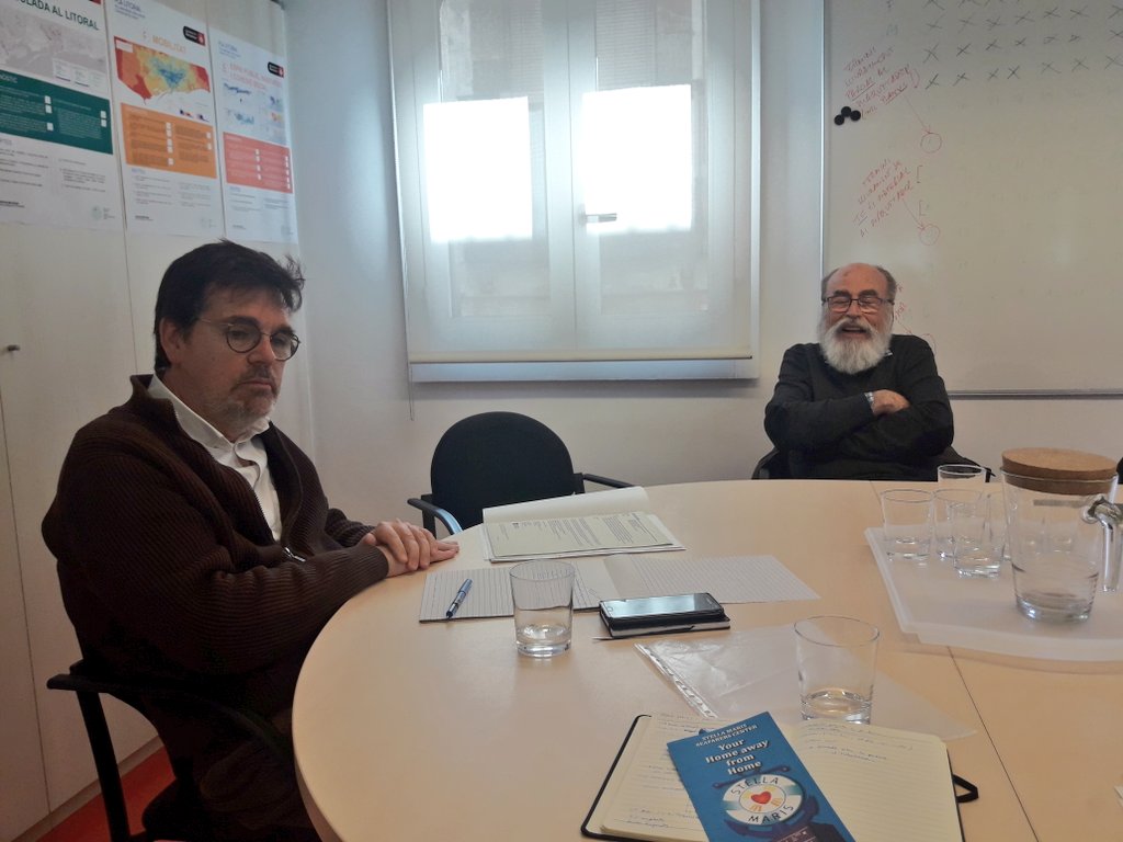 Superllisti's tweet photo. Sabeu qui són els únics que es preocupen dels mariners filipins, indis, ucraïnesos,.. que treballen com bèsties als mercants i creuers que arriben a dojo al #PortdeBCN?
El Ricard i l'equip de l' #StellaMaris, refugi x desemparats dl mar i la globalització.
Treballarem amb ells. https://t.co/hTKWADSwFB