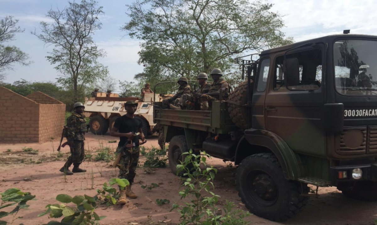 UN_CAR's tweet image. #ConfPress | La collaboration entre la #MINUSCA et les Forces armées centrafricaines s'intensifie. Des patrouilles conjointes intensives sont menées à #Bangui &amp;amp; dans les préfectures pour sécuriser les populations