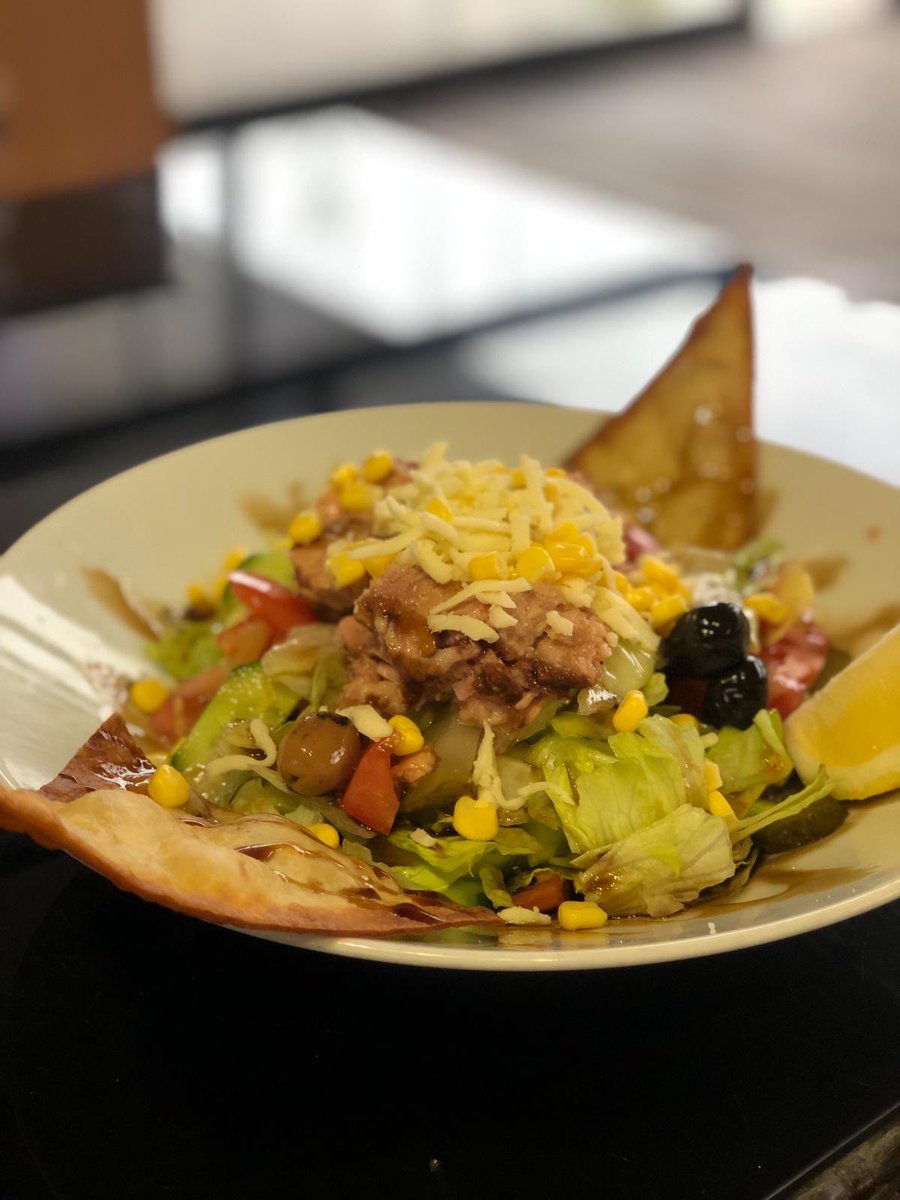 Sağlıklı beslenmeyi kendine kural haline getirenlere misss gibi ton balıklı salatamız sizleri bekliyor😋😋