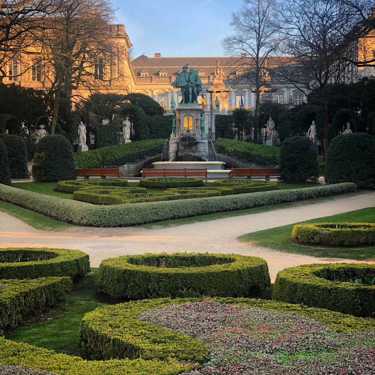 yatop5list's tweet photo. Any given garden? 🌸
#strolling #garden #grandsablon #travel #brussels #belgium #instatravel #ig_travel #perfectday #sunnyday #europe #travellers #welltravelled #passportexpress #yetanotherlist https://t.co/GjENLt40Gl