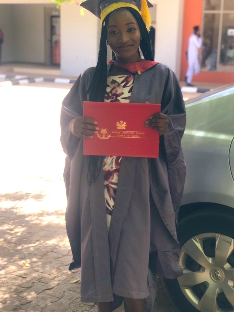sil_vee_yah's tweet image. Finally a certified Biomedical Scientist👩🔬👩🔬🎓