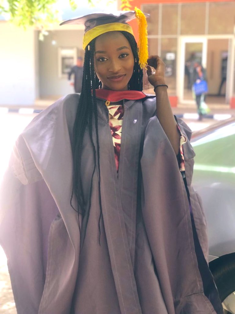 sil_vee_yah's tweet image. Finally a certified Biomedical Scientist👩🔬👩🔬🎓