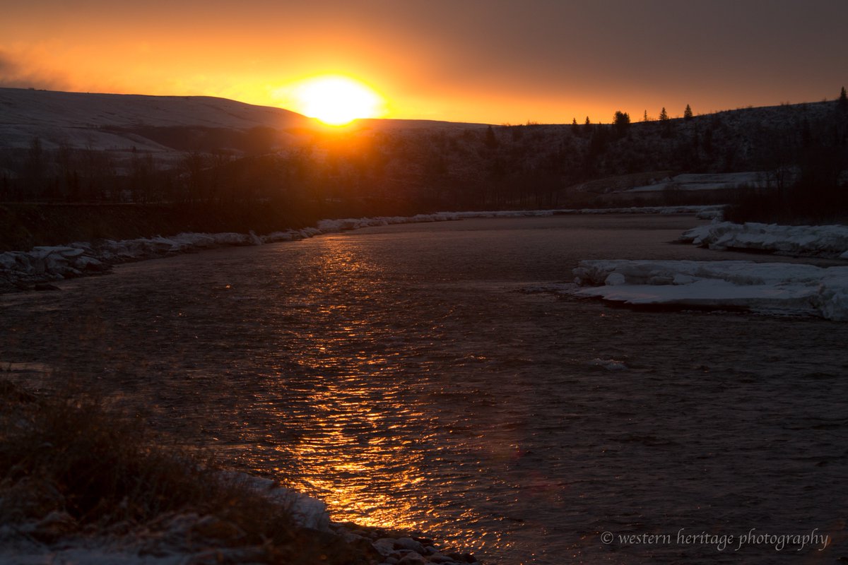 Someone needs to remind #MotherNature that we are now in #spring - the wait by the Bow River and the warm copper glow on the river from the morning #sunrise made it an awesome start to the day.
