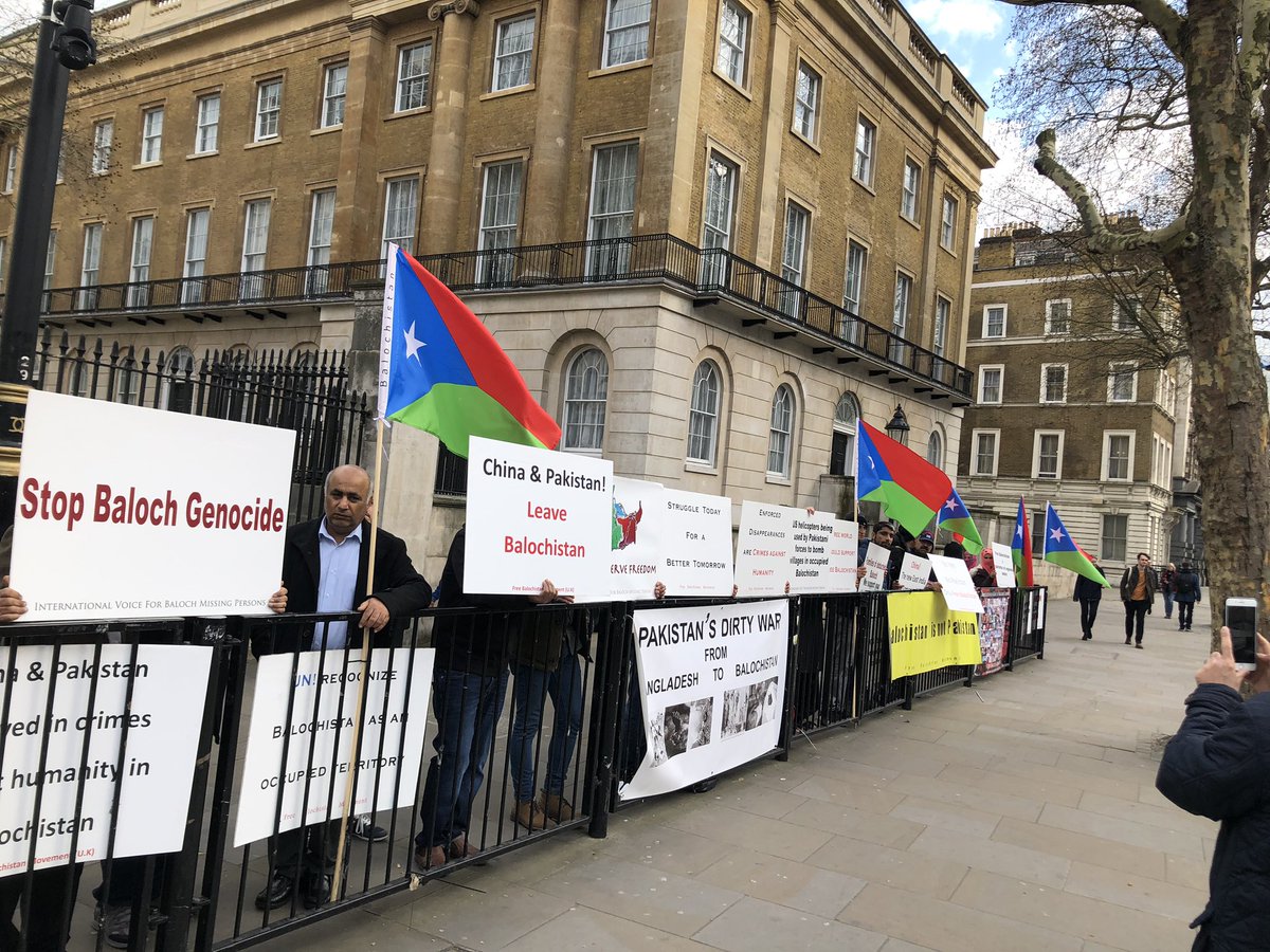 nobatmarri's tweet photo. #FreeBalochistanMovement protest infront of 10 downing street #London against the occupation of #Balochistan by #Pakistan https://t.co/2VB17ERE1l