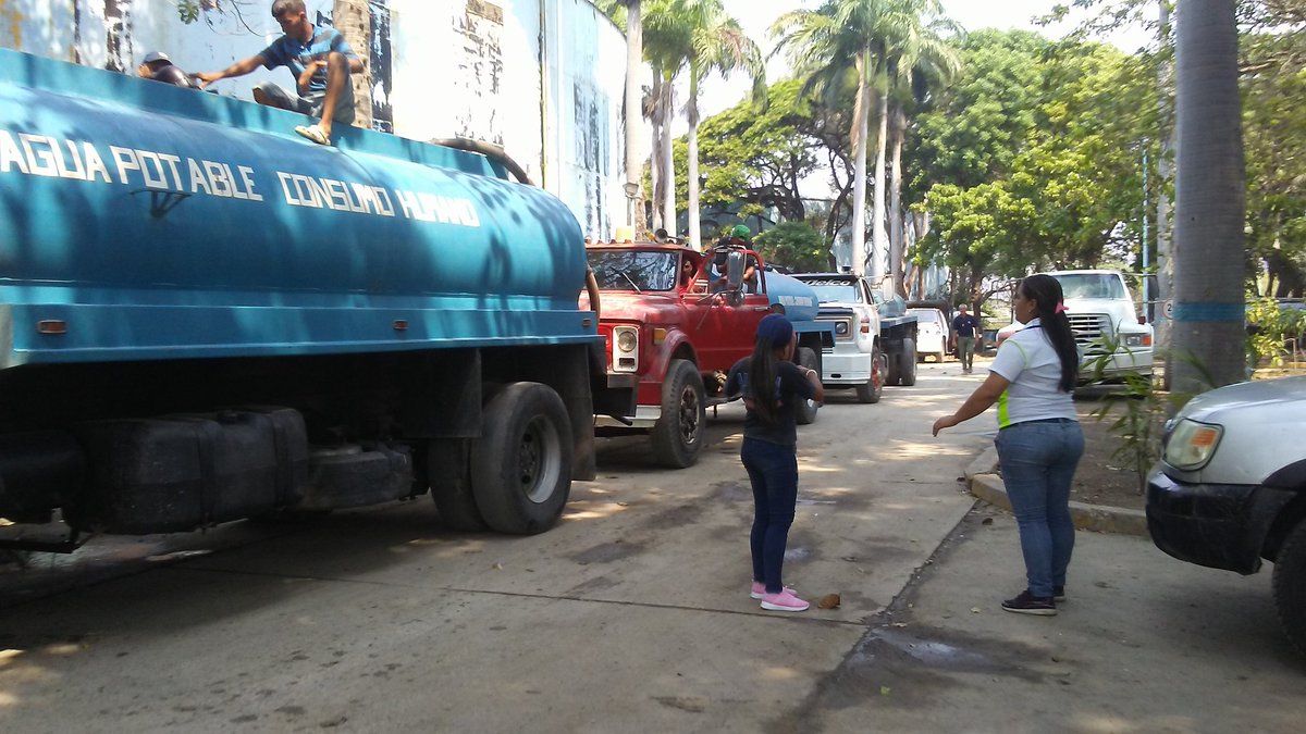 SuministroH's tweet photo. Seguimos atendiendo por orden la Gobernadora carmen Meléndez. Los centros de salud priorizado del estado Lara https://t.co/pQ6IR0Edef