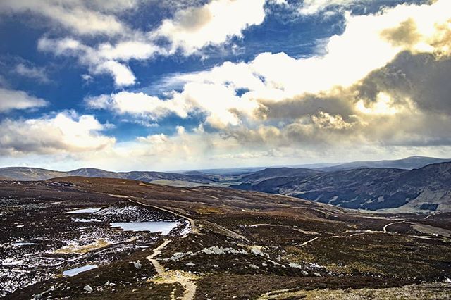 TheStrongBear1's tweet photo. ☁️🌤️☁️
.
.
.
.
.
.
.
#hillwalking #hills #hill #sky #clouds #sun #bluesky #cloudy #view #distance #landscape #gorgeous #bonnie #pretty #landscape_love #landscape_capture #scotland #scottish #Scotlandthegreat #ScotlandLandscape #Scotlandgreatshots #Scotla… https://t.co/dkIcC1Ja19 https://t.co/fZ51jIUBNI