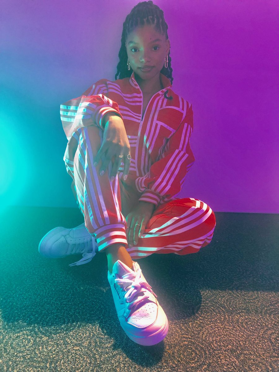 chloexhalle's tweet image. happy 19th birthday halleeeeee 😍😍😍😍😍 can’t believe i get to call this angel my sister. i love you til the world ends and even then we’ll create another one. my true soulmate. i love you.