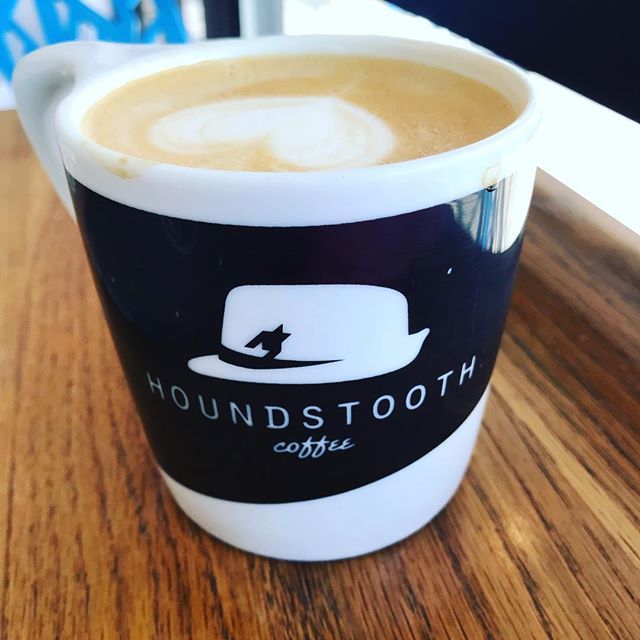 iamblondilox's tweet photo. @houndstoothcoffee now do oat milk...That’s def made my day so hope it makes yours too 😝 
Who else loves #oatmilk as much me?! 🙋🏼‍♀️ #itsthelittlethings #ilovecoffee #dallascoffee https://t.co/VSk5Qv8eRu https://t.co/B1vMTTmxD5