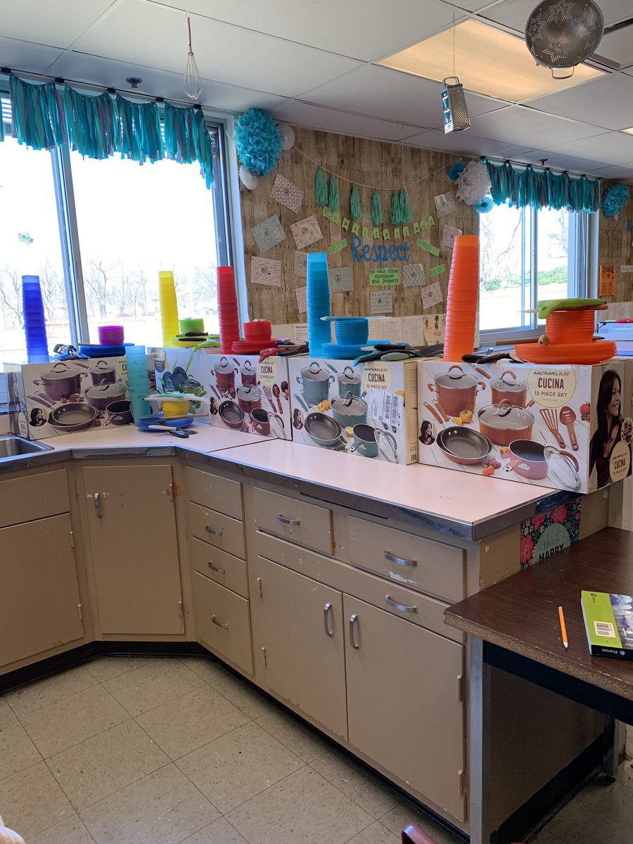 CorkranMSFACS's tweet photo. This is what #FACS teachers dream of... #colorcodedEVERYTHING 😍 https://t.co/OFsxEcq7od