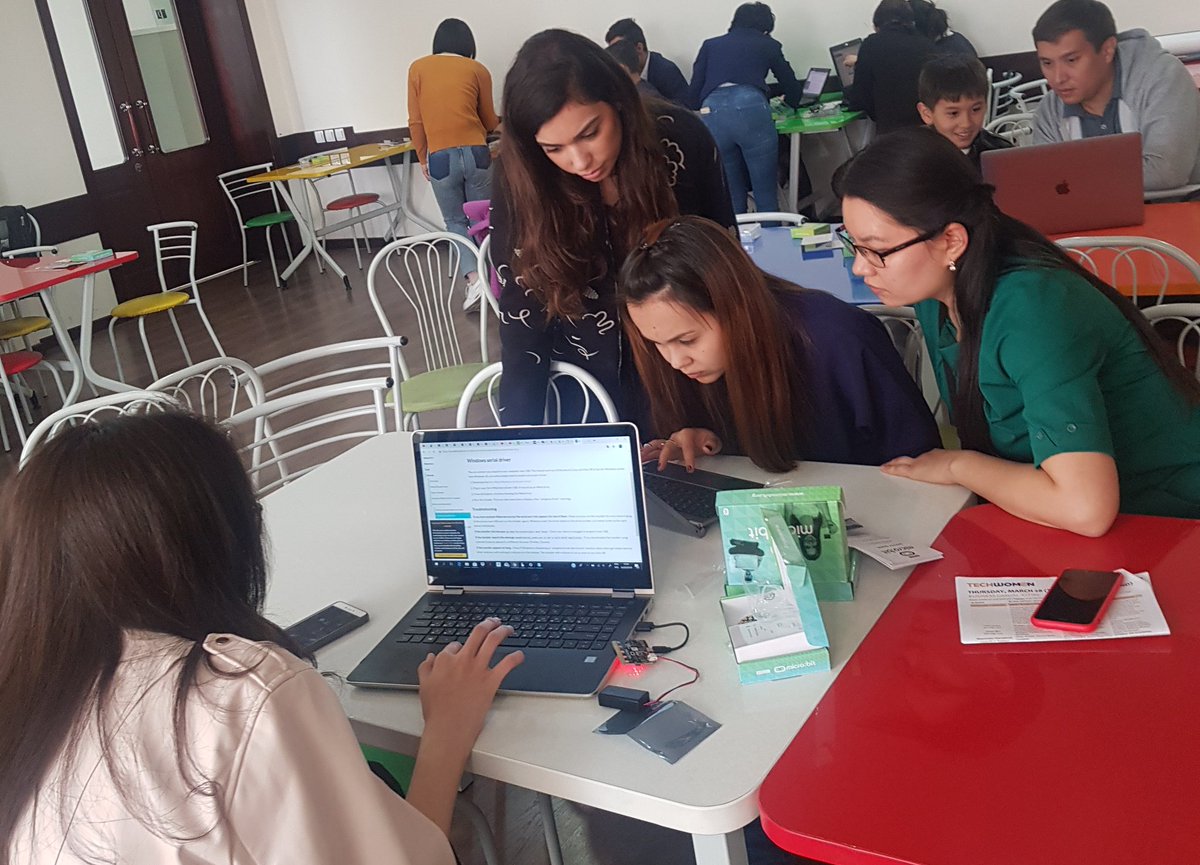 IoT lab sessions with @MozillaIoT
#IoT #twuz #techwomen #WomenInSTEM @kgiori @ShoumanFarah @microblocksfun @TechWomen