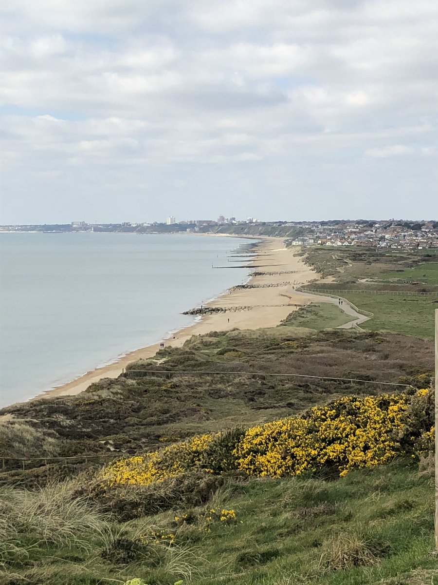 FrogmoreGeog's tweet photo. Great day at Hengistbury Head and Highcliffe with Year 10 https://t.co/1QQJFfdnd5
