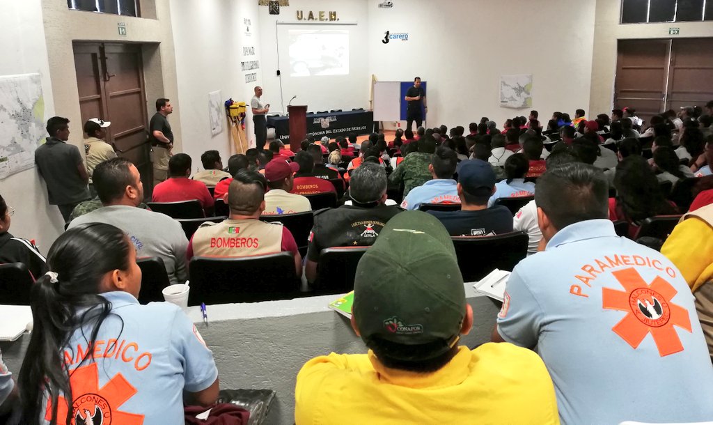 CEECA_Morelos's tweet photo. Continuamos en el segundo día de actividades del curso del Emergency  Education International de Oregon con la capacitación para la extracción de vehículo en donde también se aplica el Sistema internacional de Comando de Incidentes #Jojutla #Morelos #mexico #EEUU https://t.co/HewfxCCCjt