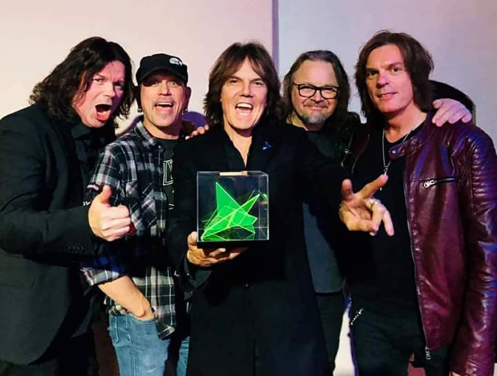 MonicaG94324765's tweet photo. Well-deserved prize, good memory!!! #europetheband #JohnNorum #JoeyTempest #IanHaugland #JohnLeven #micmichaeli #HardRock #80s #RockAndRoll #rockgods #eighties #rockband #heavymetal #80smusic https://t.co/N5wzDMCNoM