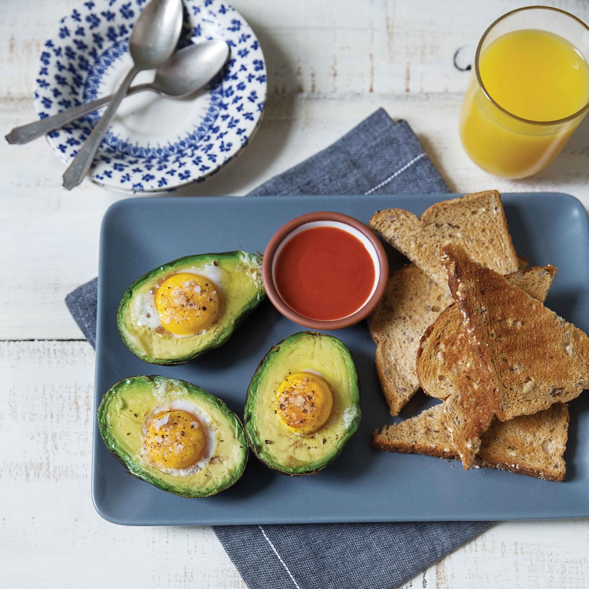EasyGFMag's tweet photo. If you’re still all about #avocados, we have some new ways to serve ‘em up. 🍴Check them out in the our Spring Issue, out in shops now! 🌟 #easyglutenfree https://t.co/BkmO5DUV1R