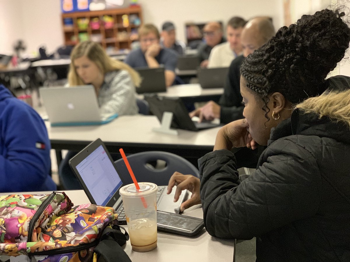 Devem's tweet photo. BTs @BeaufortCoSchNC learning to create animated lessons with #mysimpleslideshow #embracingthedigitalmindset #pd2pl https://t.co/kzdwTiDSJU