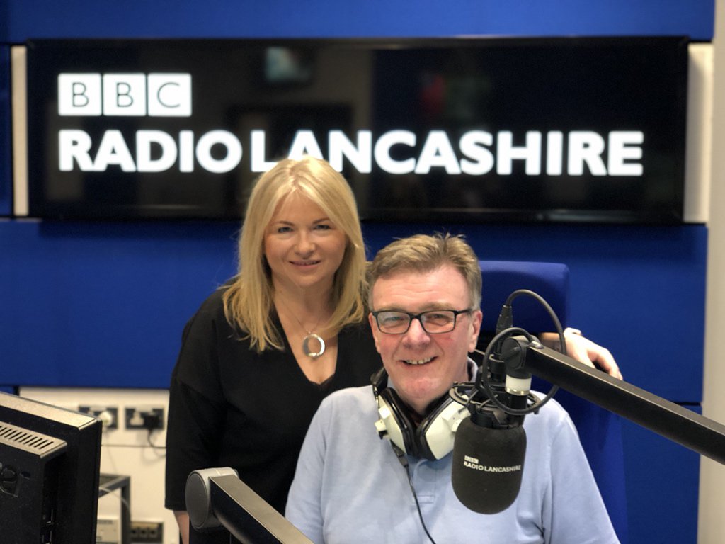 Lovely as ever to chat with @Gillylancs this afternoon. Great discussion about looking after your eyes and contact lenses. #loveyourlenses youtube.com/watch?v=rxZ8Ij…