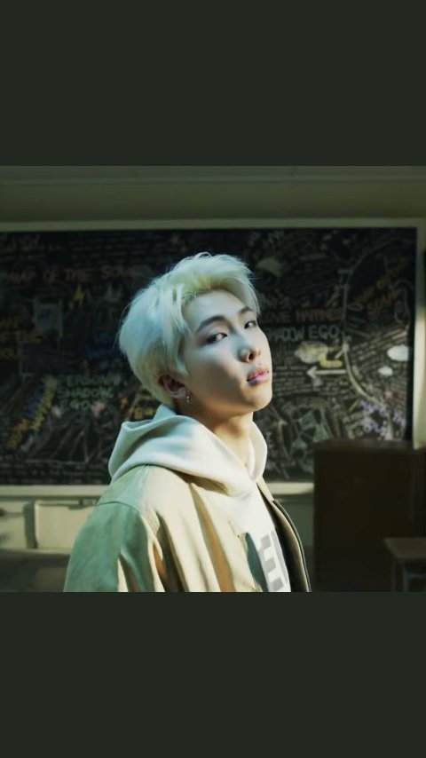 cutie_berryy's tweet photo. Przyszłam sb ze szkoły i miałam nadzieje że będę miała spokój .....a tu boom Namjoon 
#MAP_OF_THE_SOUL_PERSONA #Persona #BTS https://t.co/YL0mq1acNc
