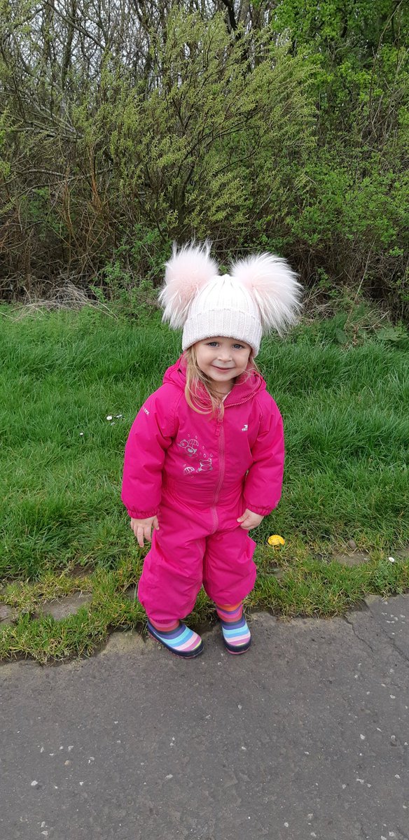 logansteven's tweet photo. Away from the madness of #ToryAusterityBritain #BrexitShambles
#MadnessOfQueenMay ..#LastDaysOfMay Out a walk in sunny #Ayrshire with grandaughter and dog what life is really all about. #ThingsThatMatter https://t.co/4dju4HJNeA