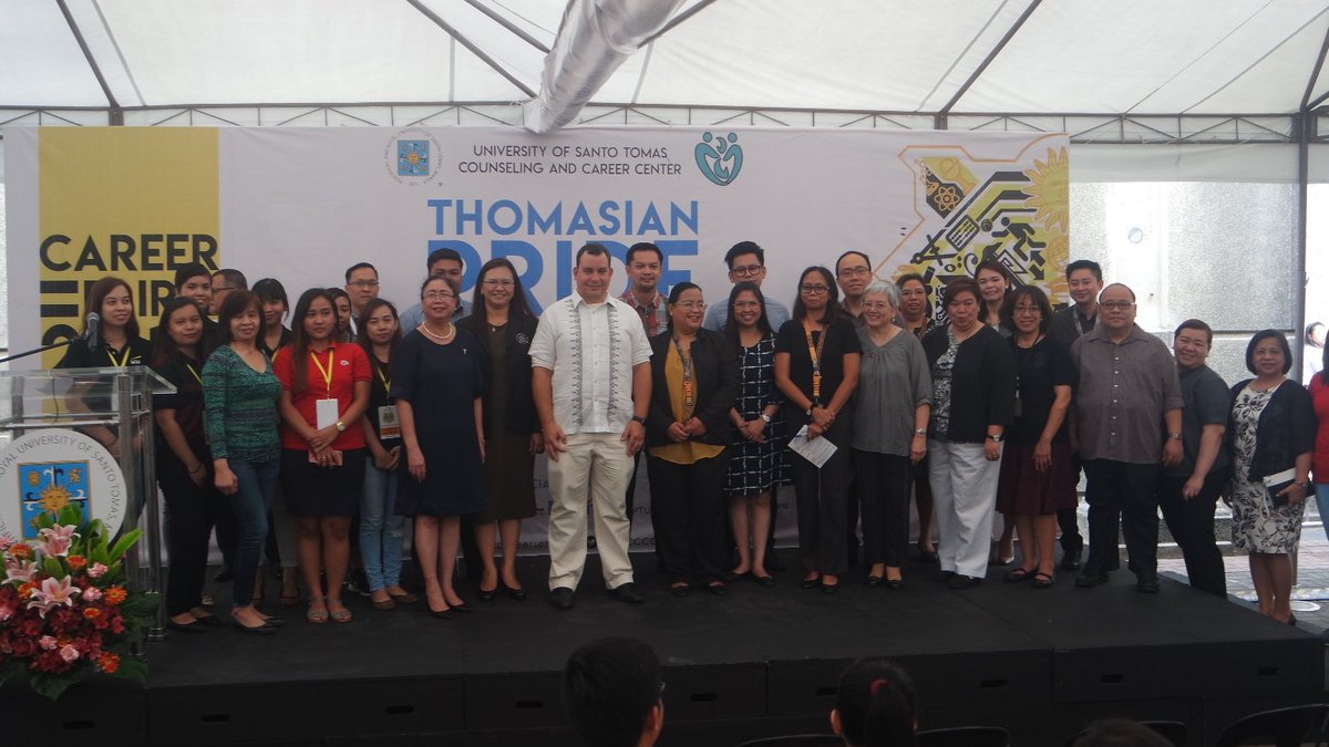 USTCCCCareer's tweet photo. Photo op with the Keynote Speaker: Mr. Pablo A. Acosta, Senior Economist, Social Protection and Jobs Global Practice, The World Bank Group Inc. #USTCareerFair2019 https://t.co/lCdXjy5NRz