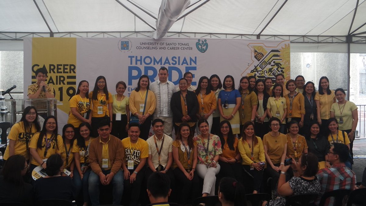 USTCCCCareer's tweet photo. Photo op with the Keynote Speaker: Mr. Pablo A. Acosta, Senior Economist, Social Protection and Jobs Global Practice, The World Bank Group Inc. #USTCareerFair2019 https://t.co/lCdXjy5NRz