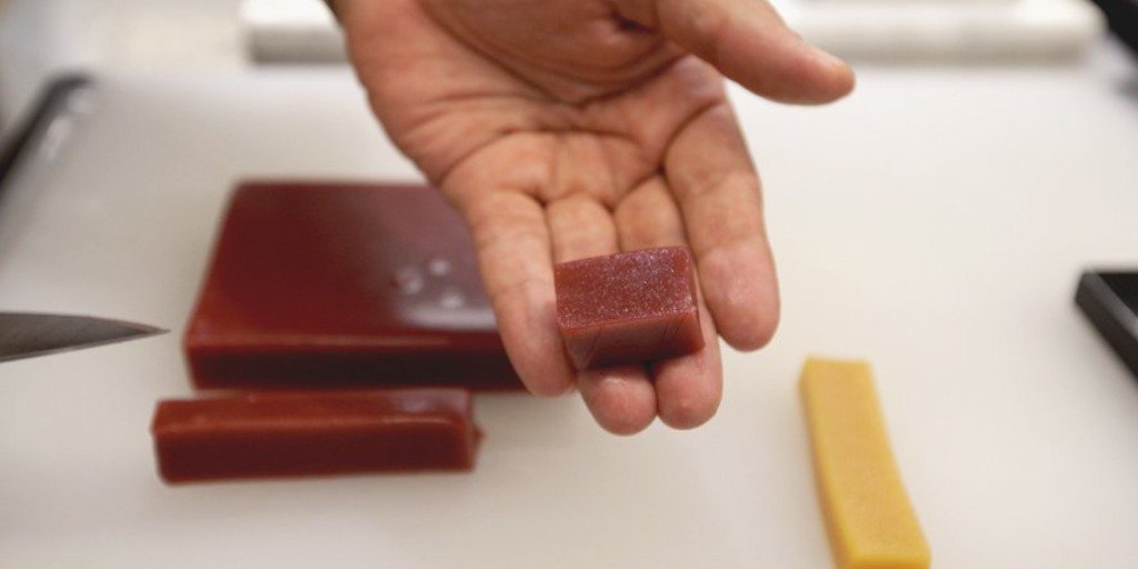 VIDEO: Learn more about the Maillard reaction and creative confectionery from the #ICEChocolateLab: ow.ly/PpJm50kd9Mz
