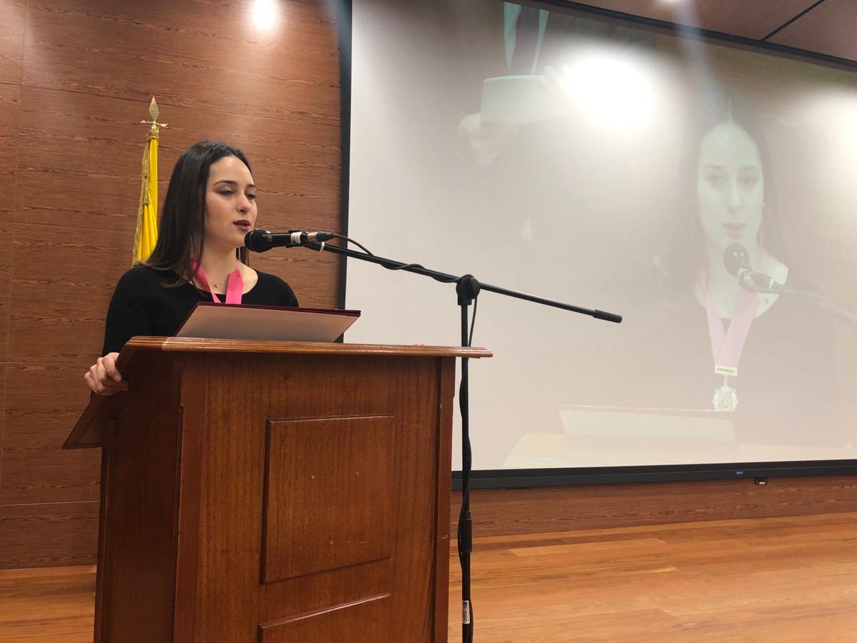 Hoy tuve el honor de dar reconocimiento a la Ing. María Daniela España como #MujerEmergente que por su dedicación y arduo trabajo ha abierto la puerta para que más mujeres se empoderen en el campo de la Ciencia y la Tecnologia.
Gracias a mis compañeras de bancada. <a href="/PartidoMIRA/">Partido MIRA</a>