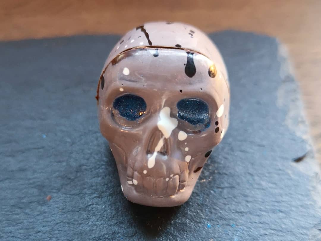 greenpraline's tweet photo. + #GameofThrones
White walker - mint/lemon ganache
ON SALE FROM APRIL 1st!
#forthethrone #greenpraline #pralines #artisanchocolate #bonbons #chocolate #pastrypassion #passionforpastry #filledchocolates #chocolateaddicts #chocolatelovers #vegan #veganstockholm #westeros https://t.co/EKkVgY0wc9