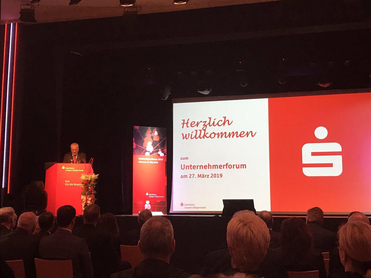 MariusSchwabe's tweet photo. Heute für die @OREG_Tweets beim #Unternehmerforum der Sparkasse mit der Chefvolkswirtin der @Helaba Dr. Gertrud #Traud zum „#Kapitalmarktausblick 2019“ und Prof. Dr. Christoph Igel zu „Künstlicher Intelligenz in Arbeits- und #Bildungsprozessen“ https://t.co/NFlfA4eODN