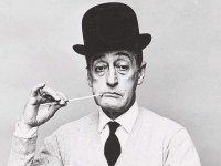 Saverio50257931's tweet photo. #ConUnaLetteraDellAlfabeto
"T"
Totò. 
Mi prenderei a libri
in faccia.
#CasaLettori https://t.co/75KURmb5Wj