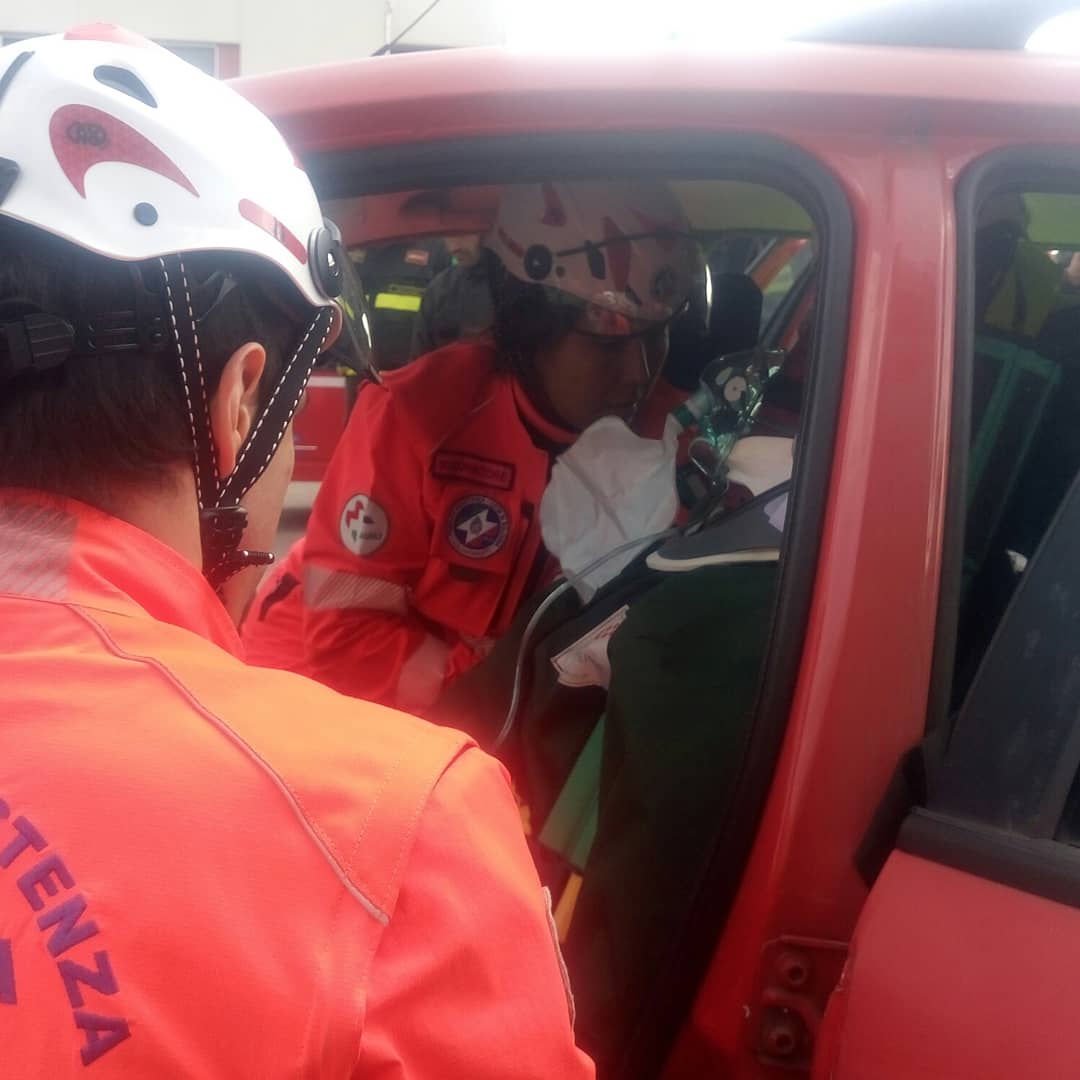 PacbOnlus's tweet photo. Addestramento insieme ai Vigili del Fuoco. Scambiarsi informazioni, conoscersi, confrontarsi per essere più preparati e fare squadra durante gli interventi reali.
#vigilidelfuoco #soccorso #anpas #Bologna https://t.co/Z2dvKwidVP