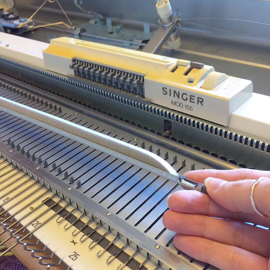 machineknits's tweet image. This Singer MOD.155 probably hasn’t been used in at least a couple of decades. First thing to check on the needle bed is the sponge bar. Check out old vs new! There’s also a lot of yarn around the wheels of the sinker plate.

#knittingmachine #knitting #singermachine #RochesterNY