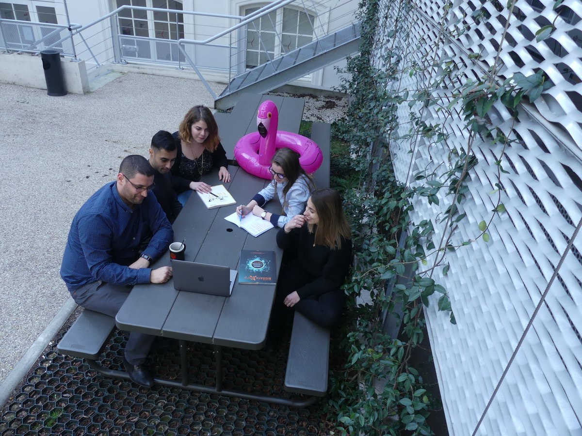 pango_agency's tweet photo. Toute la team #IGOSEO se prépare pour le #SEOCAMP de demain ! ✌🏻🎉 https://t.co/Qoy9DBYPNJ