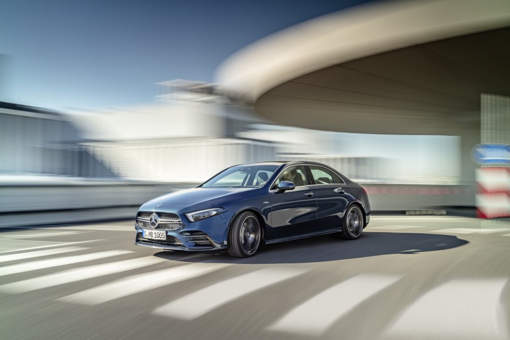 AutosMemoLira's tweet photo. Se presenta el nuevo @MercedesAMG #A354MATIC y sus 306 caballos de potencia en Alemania. https://t.co/6rSm3c2Go1 @jota_alvarez https://t.co/siqAT21Odo