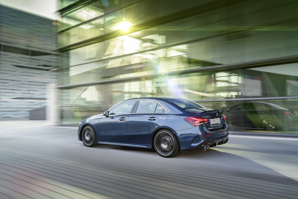 AutosMemoLira's tweet photo. Se presenta el nuevo @MercedesAMG #A354MATIC y sus 306 caballos de potencia en Alemania. https://t.co/6rSm3c2Go1 @jota_alvarez https://t.co/siqAT21Odo