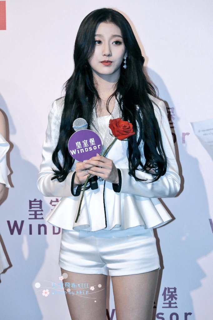 daskdeath's tweet photo. #叡仁 #鄭叡仁 #정예인 #jungyein
#lovelzy #러블리즈 
23/03 LOVELYZ 2019 CONCERT IN HONG KONG – Lovelyz 3 of winter world記者會 https://t.co/UmJOjt1z2s