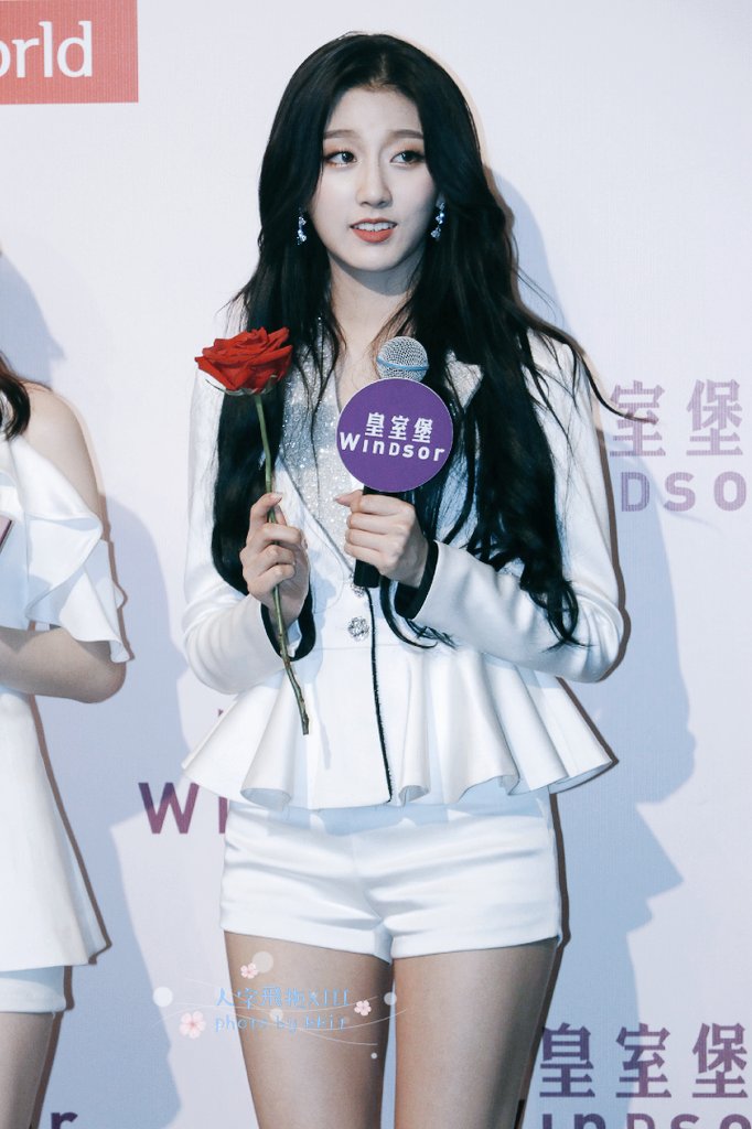 daskdeath's tweet photo. #叡仁 #鄭叡仁 #정예인 #jungyein
#lovelzy #러블리즈 
23/03 LOVELYZ 2019 CONCERT IN HONG KONG – Lovelyz 3 of winter world記者會 https://t.co/UmJOjt1z2s