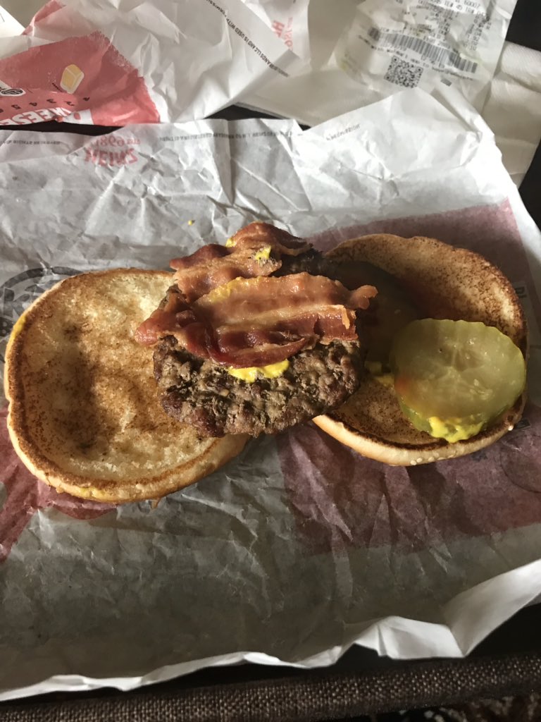 JamesGriese's tweet image. Yet another reason why fast-food chains are failing!! #burgerking,  #theyfuckyouinthedrivethru