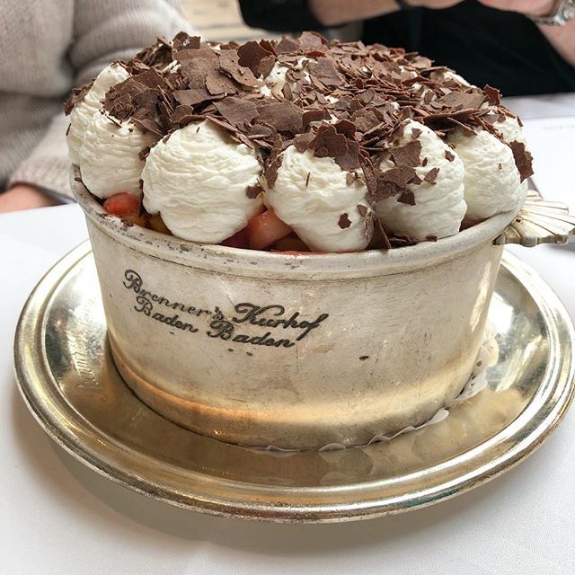 bushcook's tweet photo. Werbung
Ich liebe es wenn Kulinarik Geschichte atmet. Die berühmte Eisbombe aus dem @brennersparkhotel und sie verführt sogar zu einer zweiten Portion #instafood #foodstagram #foodgram #foodlove #food #icecream #icebomb #dessert #neverstoptasting #wherethemagichappens #mean… https://t.co/fLRggnxaRU