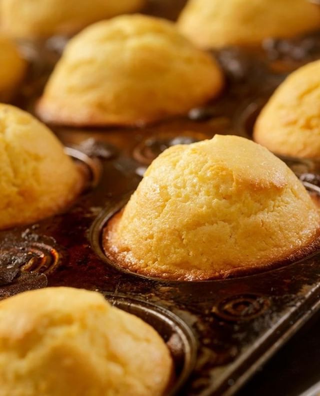 "Whether it’s made in a cast-iron skillet or the end of a hoe, mashed into a paste and fried in lard or all gussied up with leaveners and sweeteners, this cornbread is ours." –– Chris Scott (@chefchris512) of @birdmanjukejoint reflects on America's conne… ift.tt/2Otd3sC