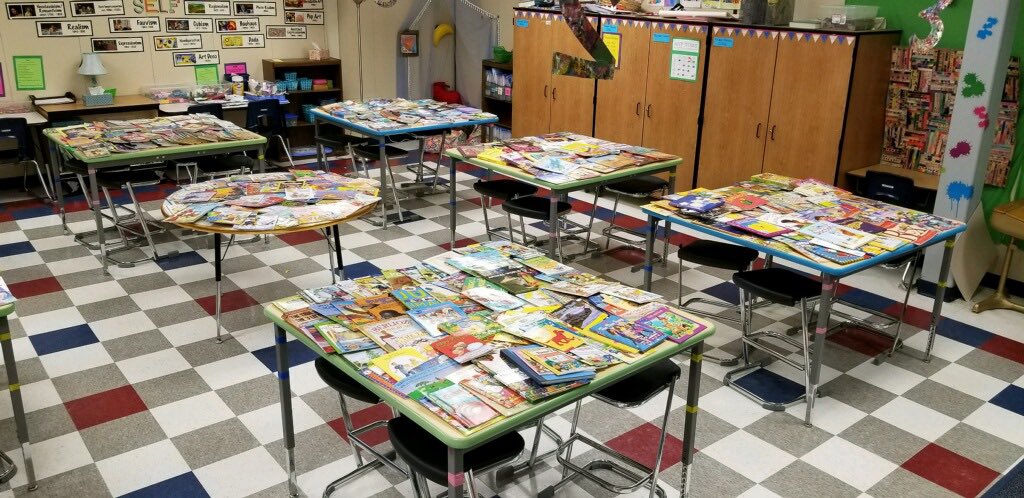 hobenrocks's tweet image. Hoben’s annual book swap - ready to go...