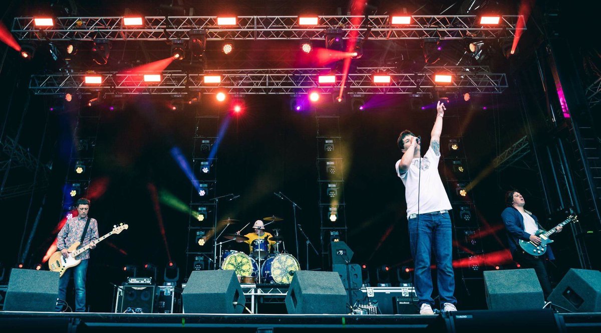 harlowplayhouse's tweet photo. A night of Manchester anthems!

@oasisEXP,  quite simply the best in the business &amp; @rosesultimates, a true likeness to Manchester heroes The Stone Roses, will be here on 25th May. 

The after party will be hosted by DJ Terry Tyler! Book now: https://t.co/vtEbwXlCpX. https://t.co/upnb66a0bP