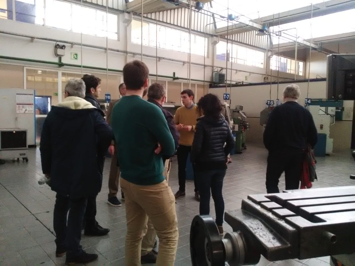 HETELFP's tweet image. Visiting @Goierrieskola1 VET school within the #Auto4.0 #erasmusplus project. VET colleges catching up with industrial development #automotive #erasmus #Industry40 #Abantean