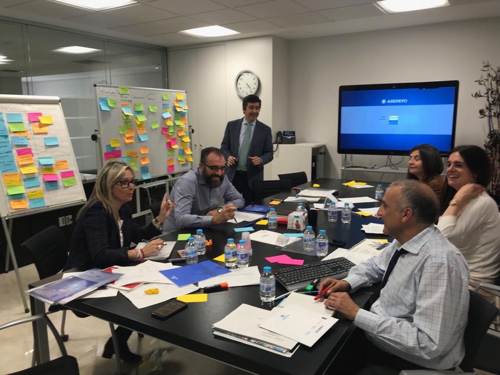 EsplugasJoan's tweet photo. Día muy provechoso aplicando las técnicas de Design Thinking para mejorar los premios Asepeyo. Muchas reflexiones y muchas ideas, queremos poner en valor la prevención. https://t.co/tkpAYqRoBf