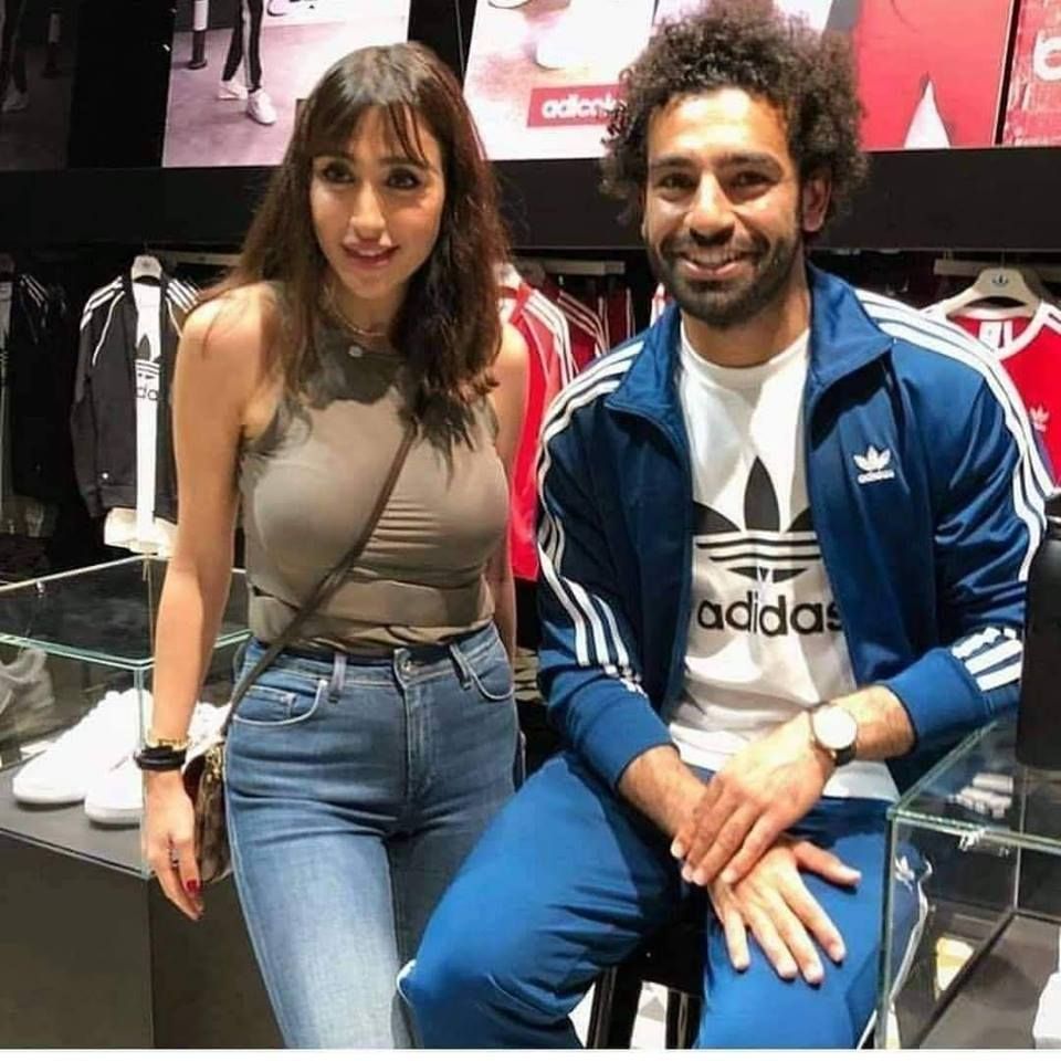 ivanputr's tweet photo. Lol RT @8TrollFootball: Mohamed Salah Hands Be Like... 

Right Hand: “Should I?” 
Left Hand: “Calm Down!” https://t.co/QMsO5r6vIh