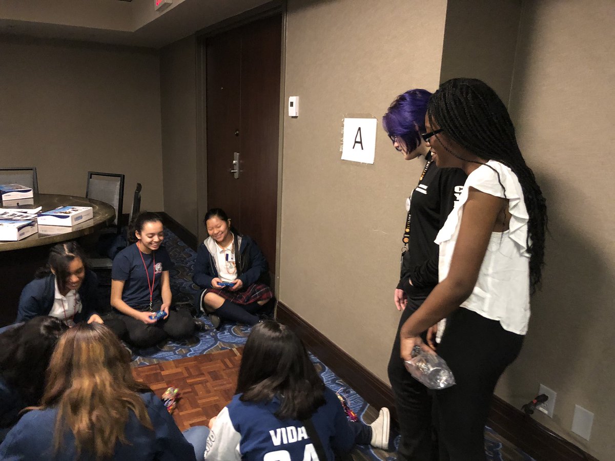 shhscompsci's tweet photo. Texan Robotics @frc6655 helping  @sernational STEM robotics competition. #ser2019 https://t.co/qbem8qmzIh