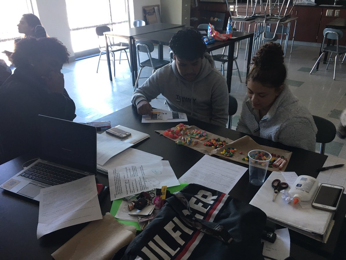 The100thMsBrown's tweet photo. Macro invertebrate Stream Lab! All our streams were healthy (and yummy)! #skittlemayflies @KnightdaleHS https://t.co/W4OEQlmks0